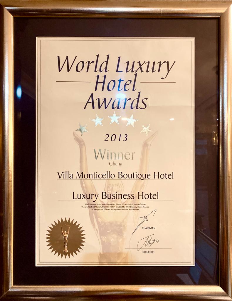 World Luxury Hotel Award trophy awarded to Villa Monti Cello, recognizing outstanding luxury and hospitality excellence.