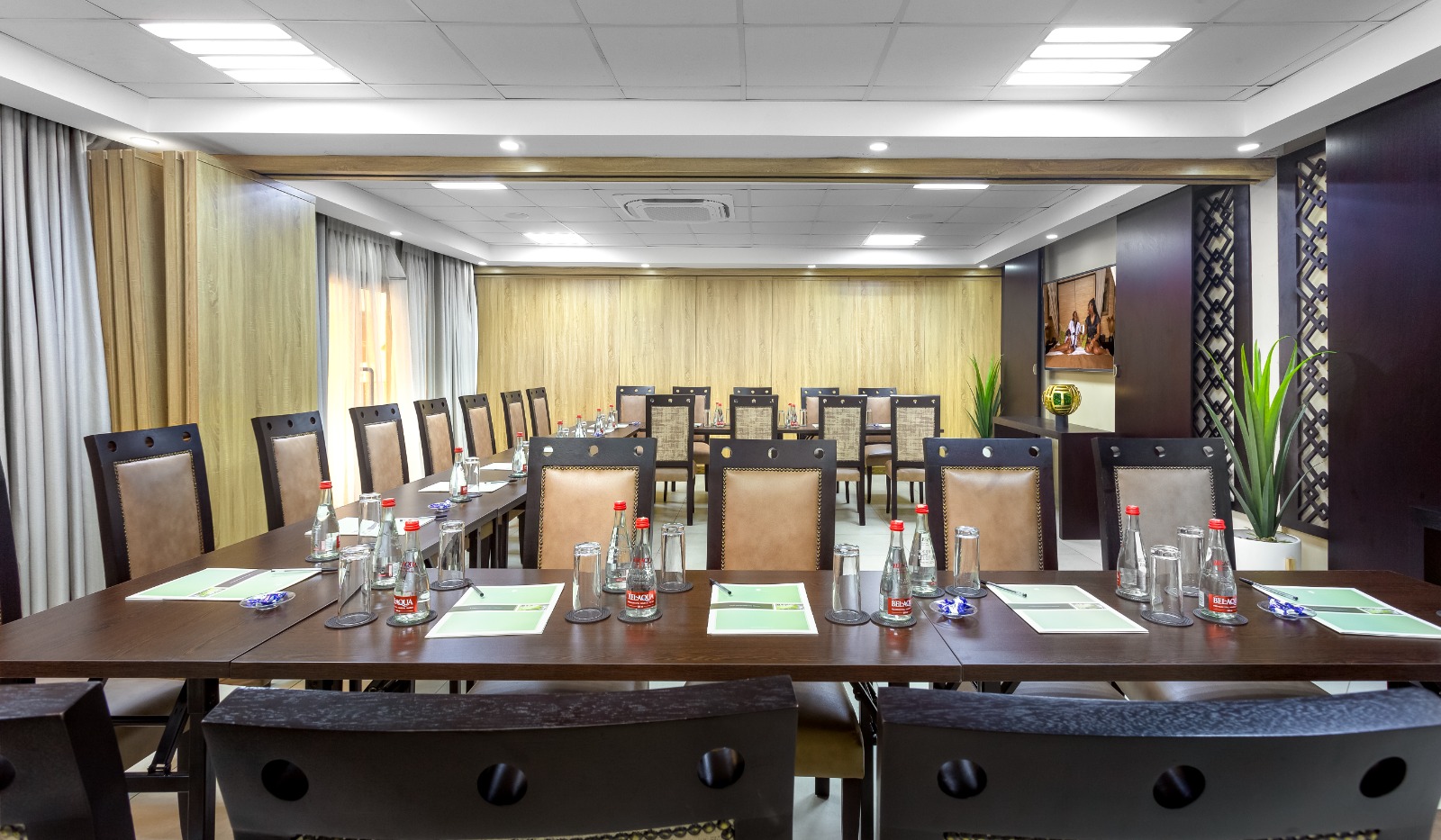 Guests enjoying a lively celebration at Villa Monti Cello, captured in a moment of joy and togetherness during an event.